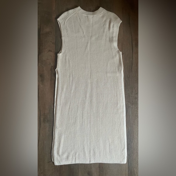 H&M Sleeveless Ivory Ribbed knit Sweater/ Dress with side slits. Size Large - Picture 10 of 13